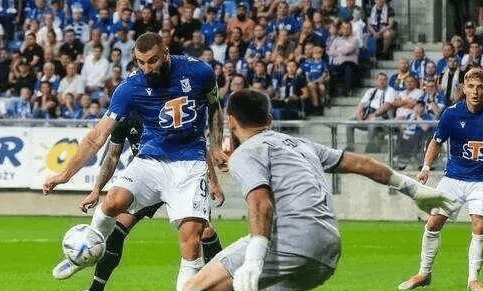 pg电子-帕德博恩主场失利，球迷情绪低落但信心不减