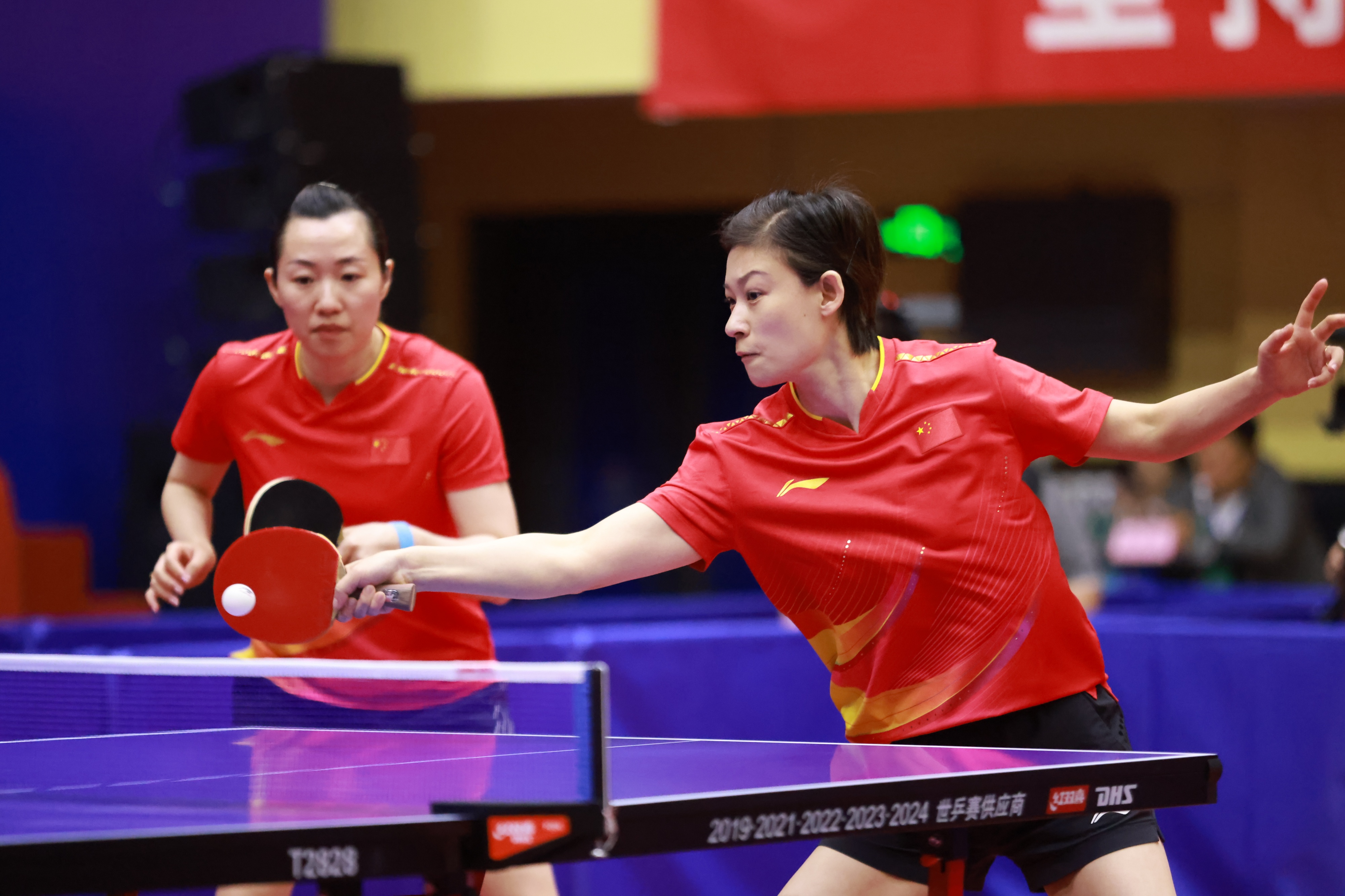 比赛中的运动员片段描写