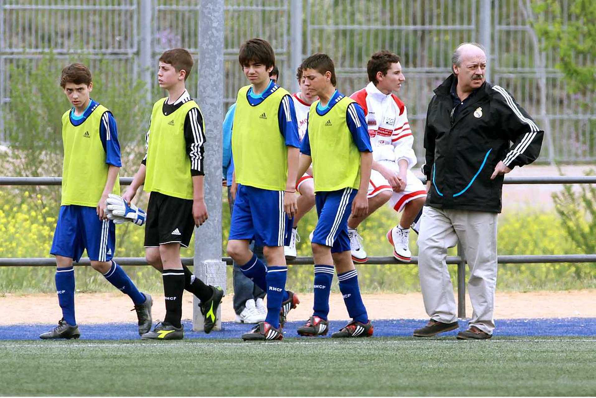 利物浦铁卫绝杀摩纳哥，帮助球队晋级淘汰赛(利物浦铁卫绝杀摩纳哥,帮助球队晋级淘汰赛的是谁)